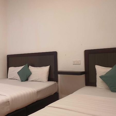 Oyo 91053 Signature Inn 米里 外观 照片