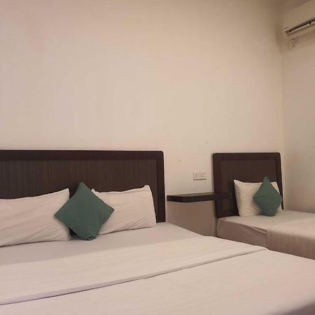 Oyo 91053 Signature Inn 米里 外观 照片