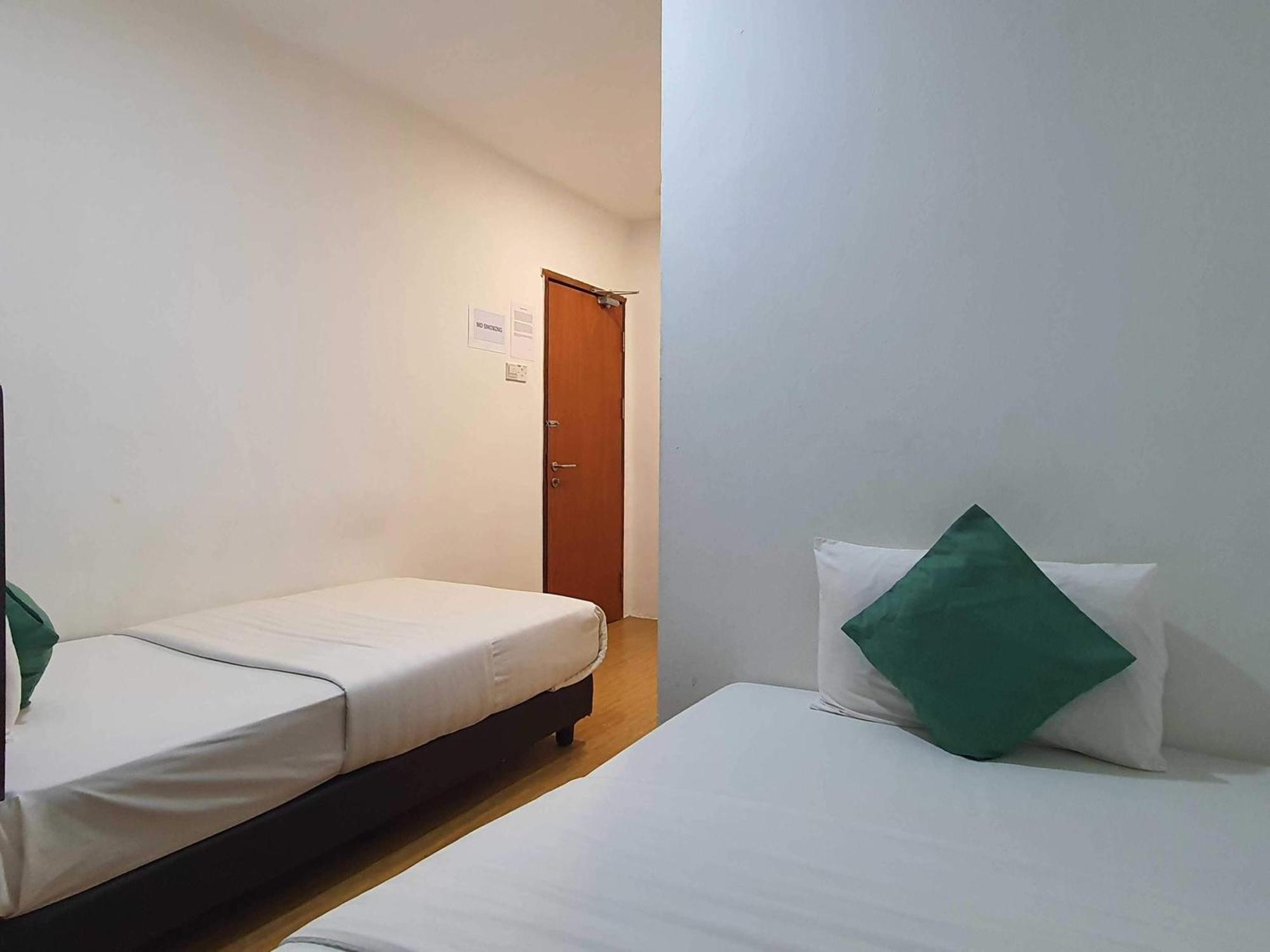 Oyo 91053 Signature Inn 米里 外观 照片