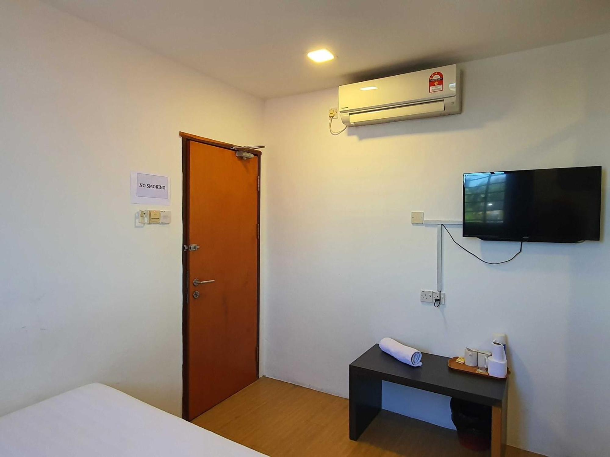 Oyo 91053 Signature Inn 米里 外观 照片