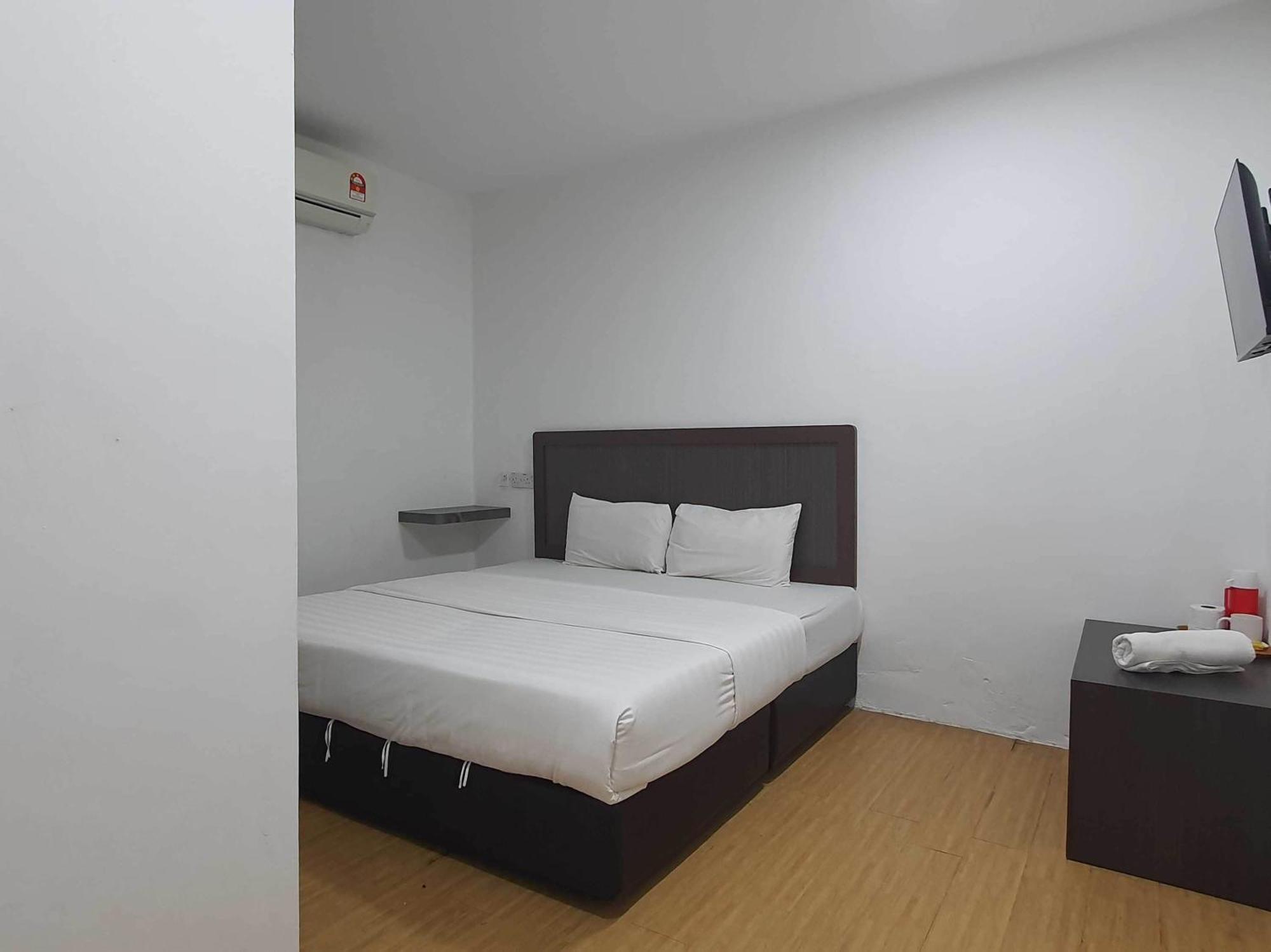 Oyo 91053 Signature Inn 米里 外观 照片