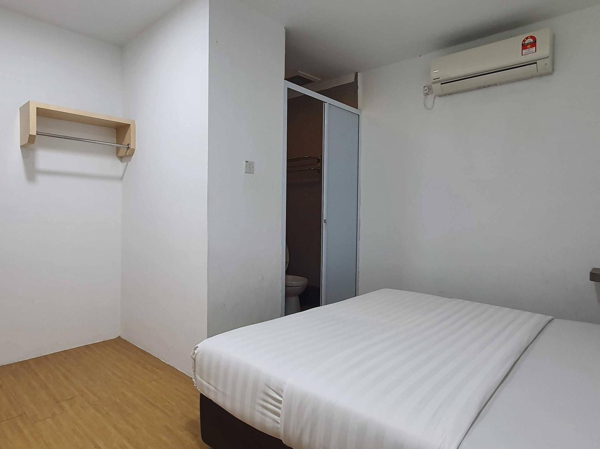Oyo 91053 Signature Inn 米里 外观 照片
