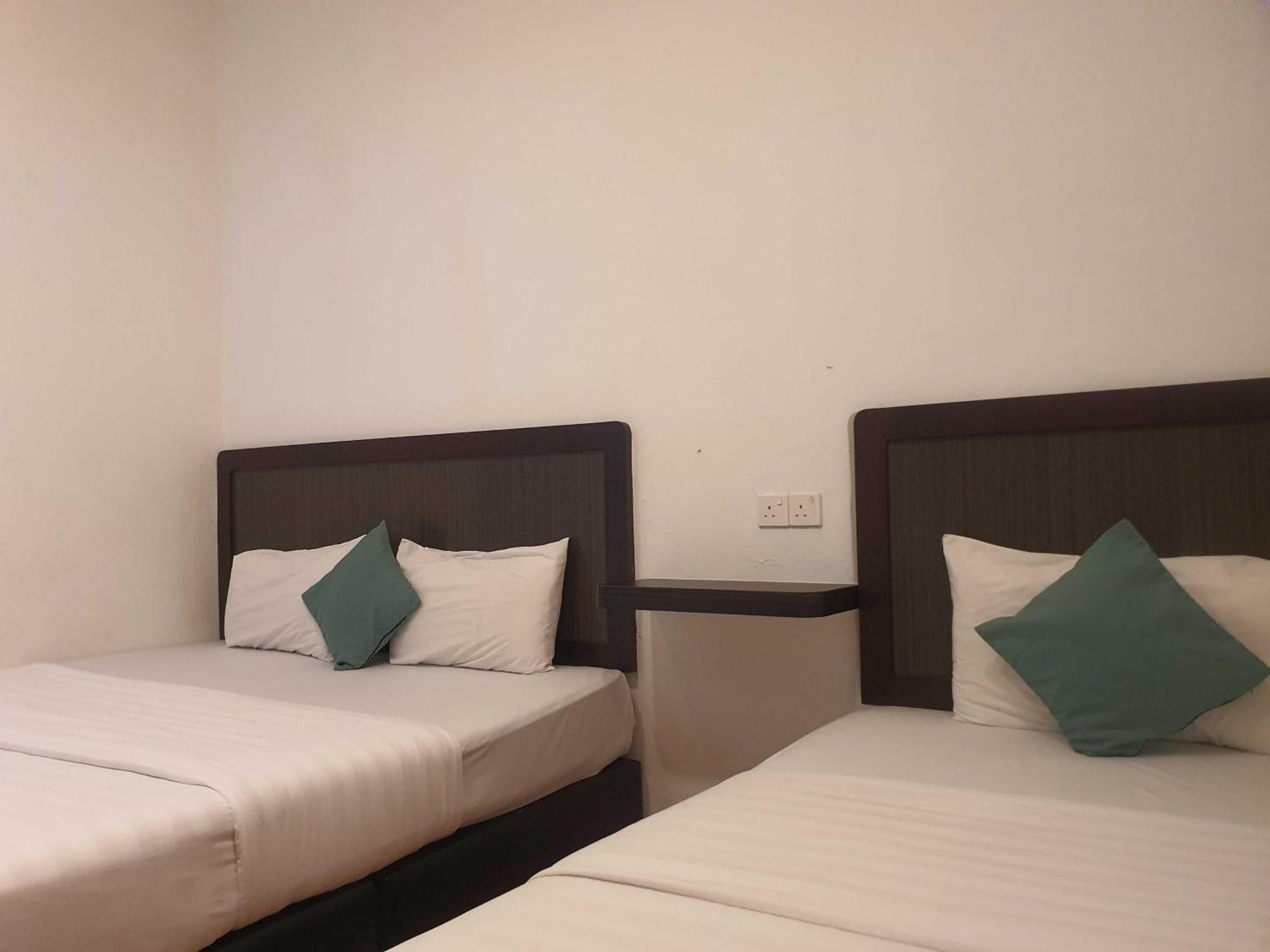 Oyo 91053 Signature Inn 米里 外观 照片
