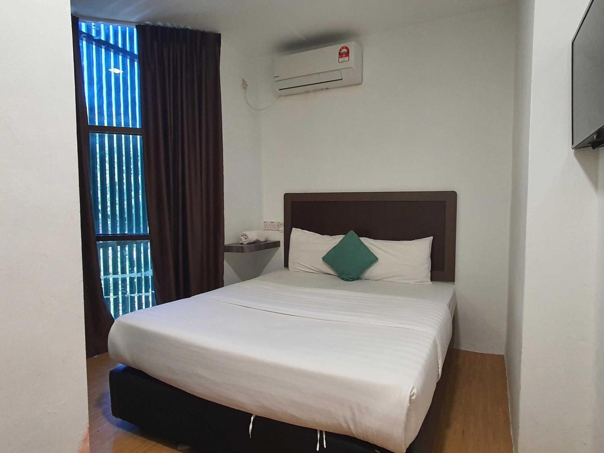 Oyo 91053 Signature Inn 米里 外观 照片