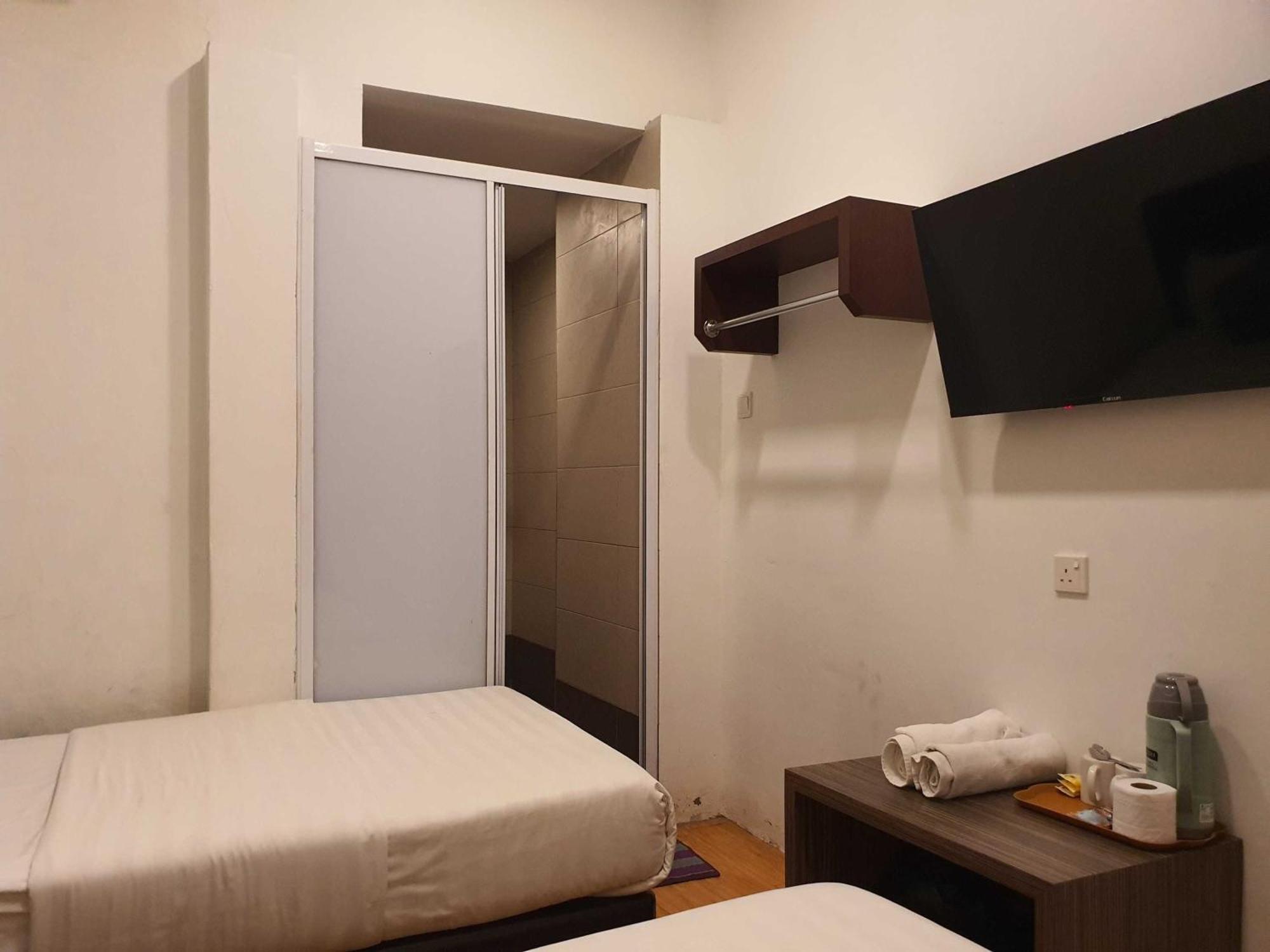 Oyo 91053 Signature Inn 米里 外观 照片