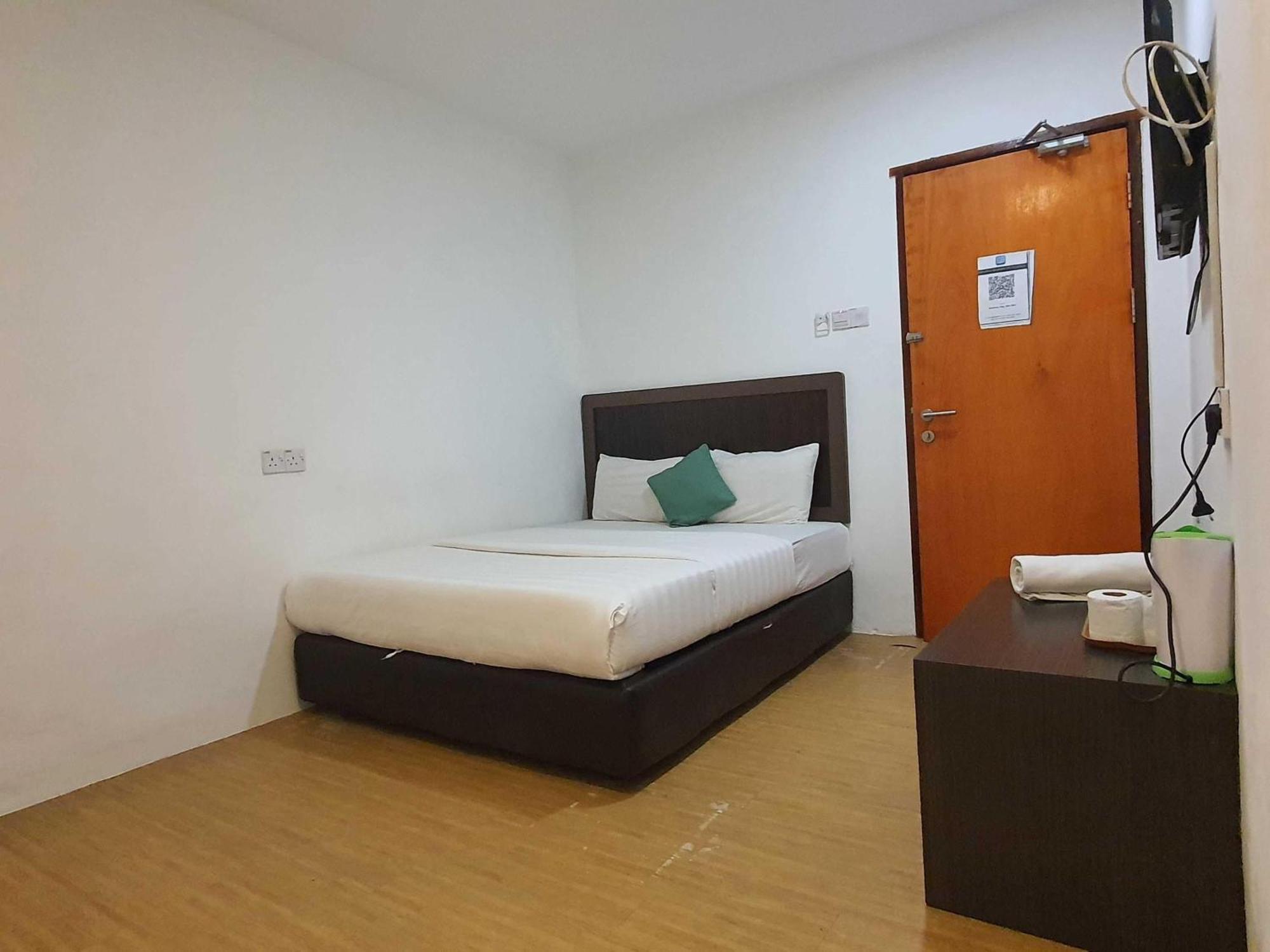 Oyo 91053 Signature Inn 米里 外观 照片